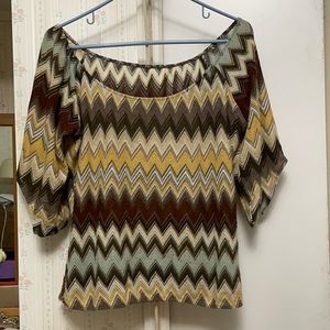 Zig zag pretty top - used